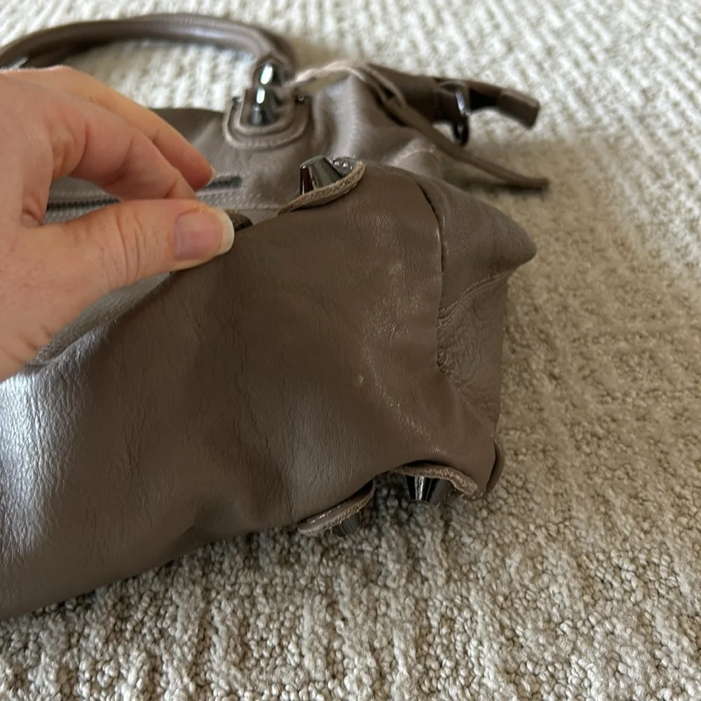 EUC Linea Pelle soft leather studded shoulder bag - Picture 6 of 9